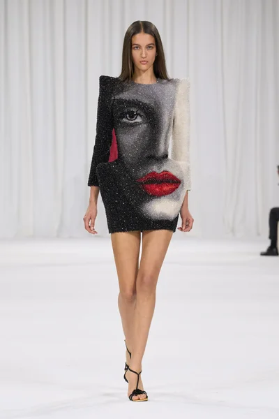 Look 16